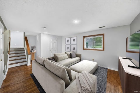 Tiny photo for 27407 Cobblestone Way, Elkhart, IN 46514 (MLS # 202633338)