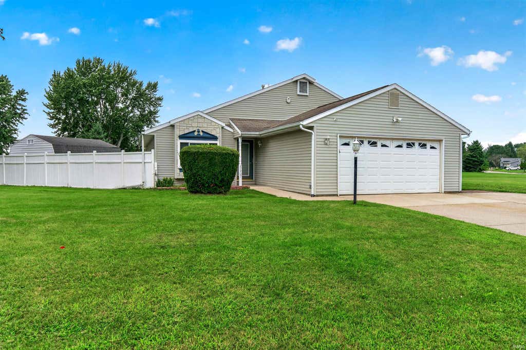 Photo of 27407 Cobblestone Way, Elkhart, IN 46514 (MLS # 202633338)