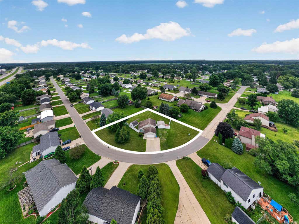 Photo of 27407 Cobblestone Way, Elkhart, IN 46514 (MLS # 202633338)