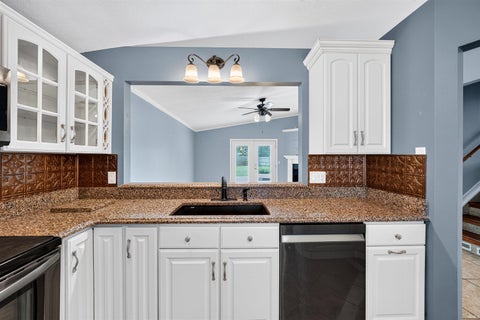 Tiny photo for 27407 Cobblestone Way, Elkhart, IN 46514 (MLS # 202633338)