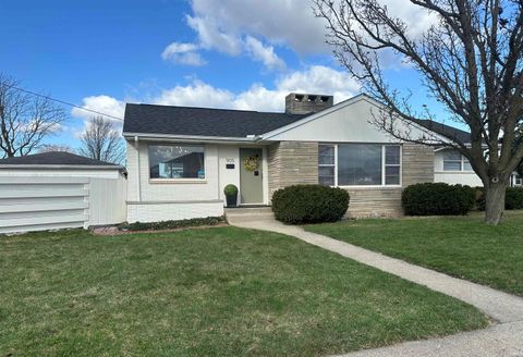 Photo of 905 Taylor Street, Mishawaka, IN 46544 (MLS # 202608385)