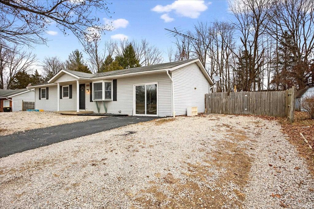 Photo of 4390 N Ridgewood Drive, Bloomington, IN 47404 (MLS # 202601961)