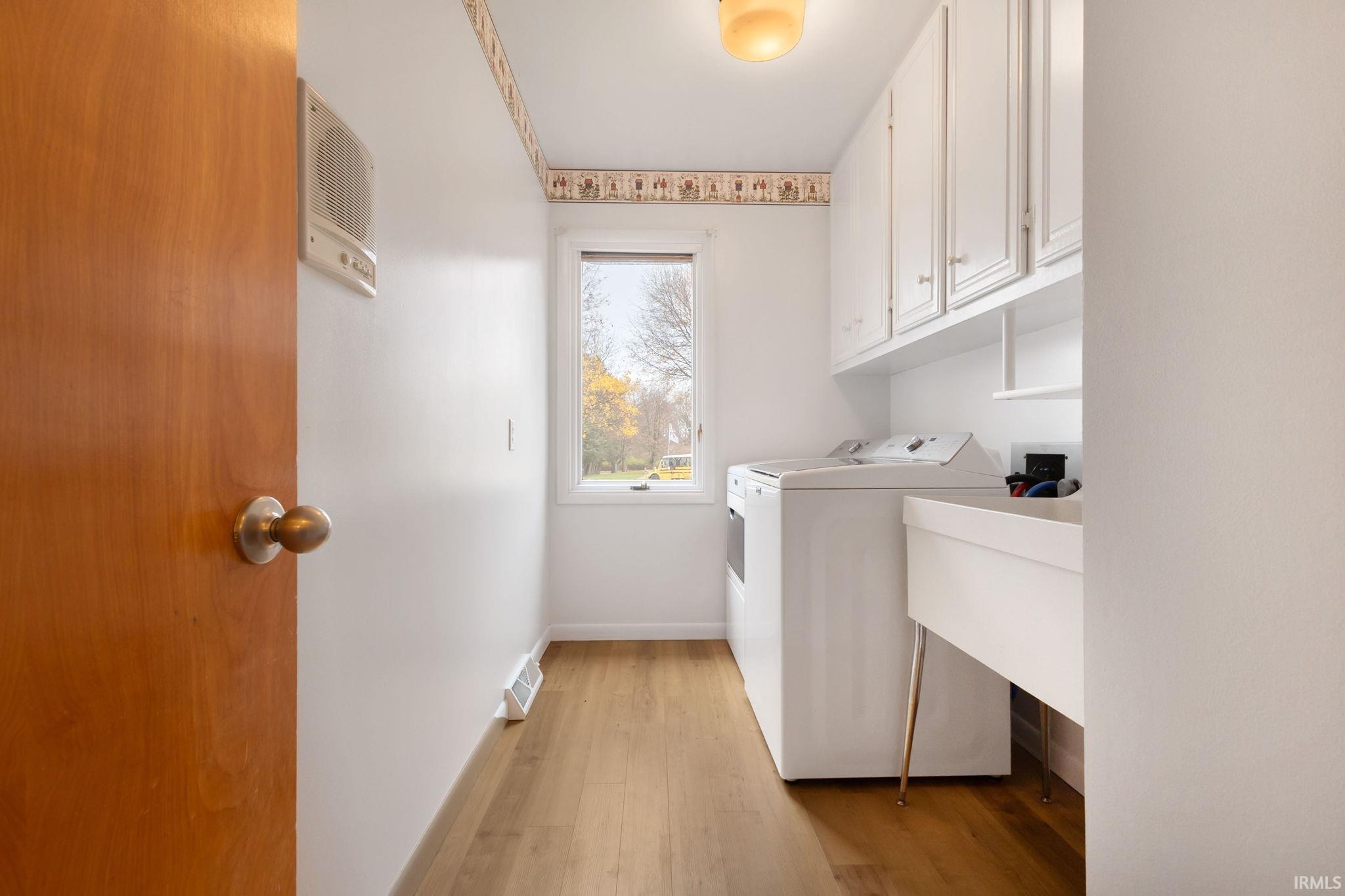 Middlebury, Indiana 46540, United States, 4 Bedrooms Bedrooms, ,3 BathroomsBathrooms,Residential,Pending,30874