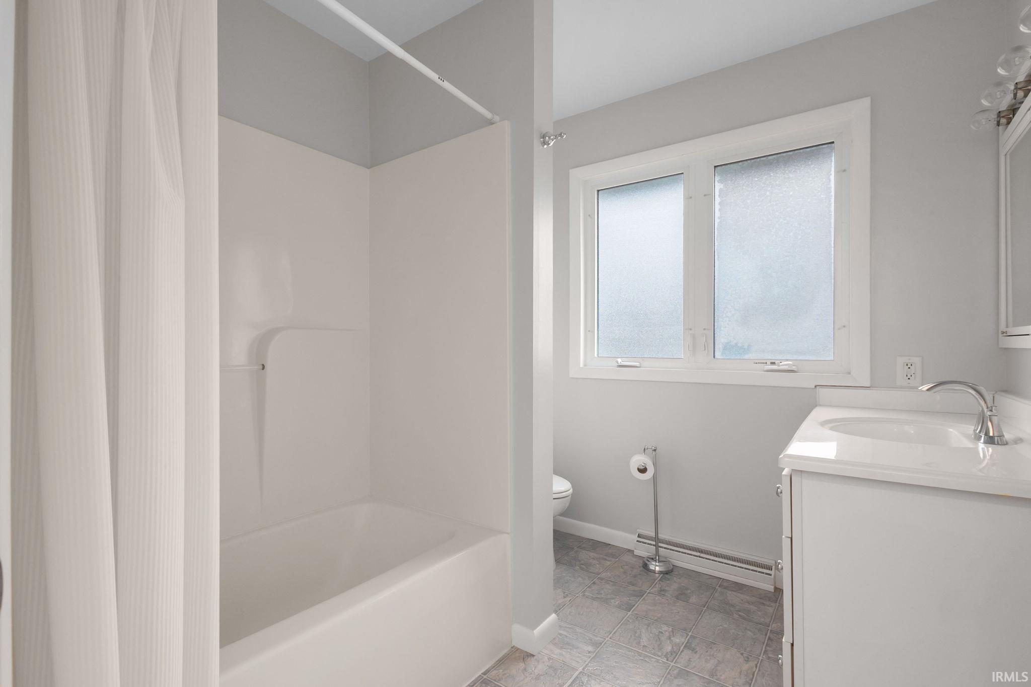 Middlebury, Indiana 46540, United States, 4 Bedrooms Bedrooms, ,3 BathroomsBathrooms,Residential,Pending,30874