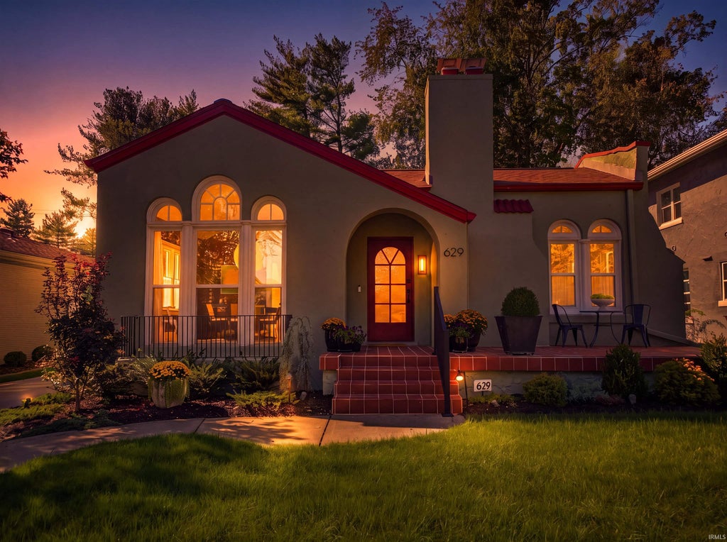 Photo of 629 S Saint James Boulevard, Evansville, IN 47715 (MLS # 202644263)