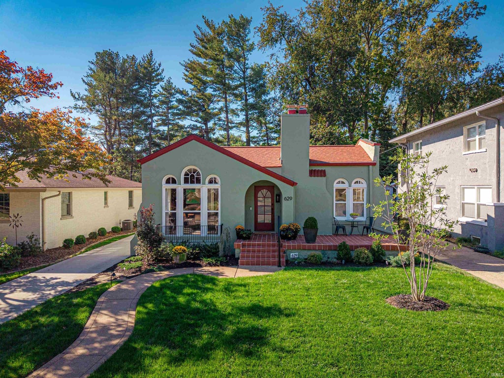 Photo of 629 S Saint James Boulevard, Evansville, IN 47715 (MLS # 202644263)