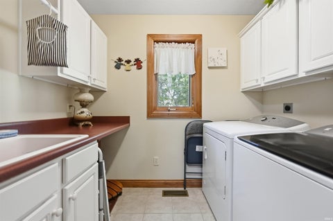 Tiny photo for 8328 Norwood Court, Fort Wayne, IN 46835 (MLS # 202637158)
