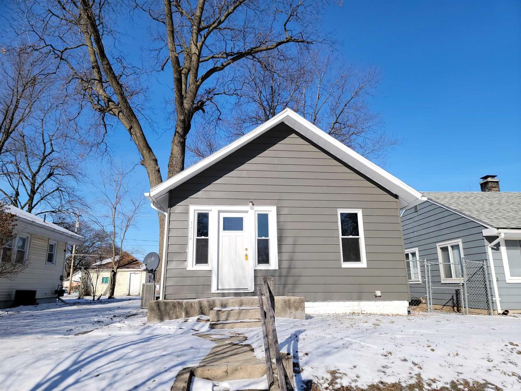 Photo of 1516 W 4Th Street, Fort Wayne, IN 46808 (MLS # 202602298)