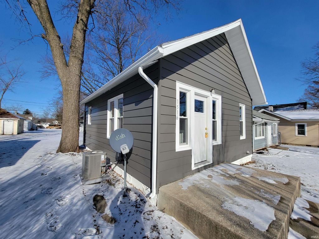 Photo of 1516 W 4Th Street, Fort Wayne, IN 46808 (MLS # 202602298)