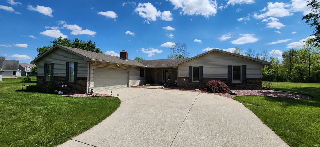 Photo of 8736 Nicole Drive, Fort Wayne, IN 46806 (MLS # 202616533)