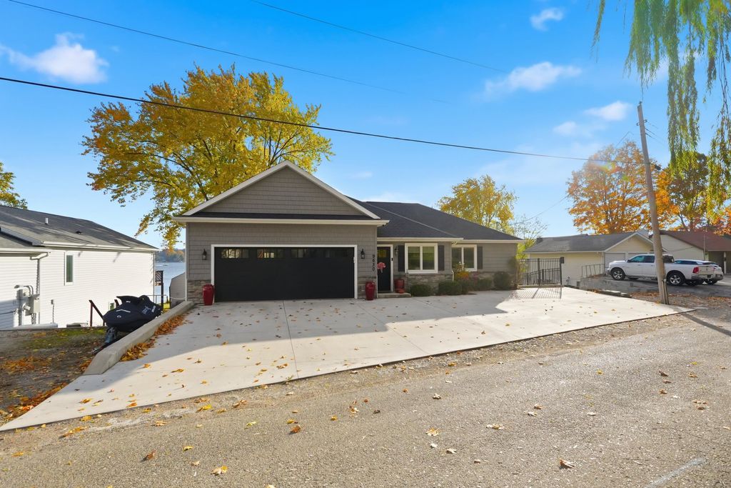 Photo of 9630 E 520 S, Wolcottville, IN 46795 (MLS # 202545306)