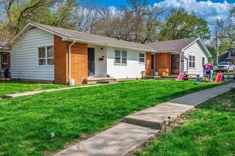 Photo of 1105-1107 W 11th Street, Anderson, IN 46016 (MLS # 202613965)