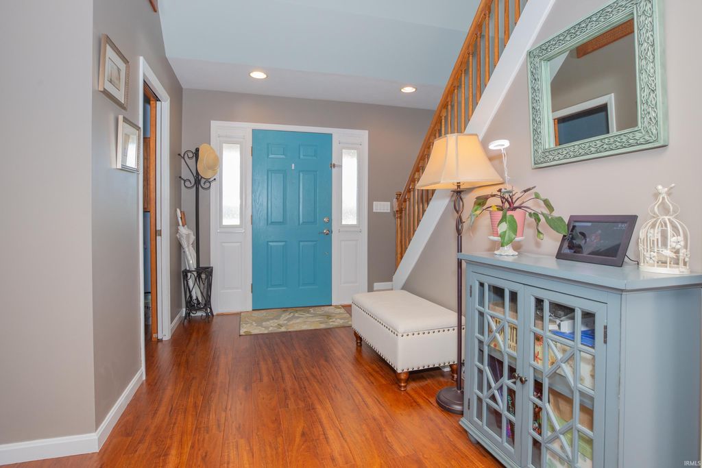 Photo of 8910 Ridge View Lane, Mount Vernon, IN 47620 (MLS # 202616376)