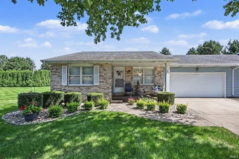 Tiny photo for 152 Oakmont Drive, Bremen, IN 46506 (MLS # 202635029)