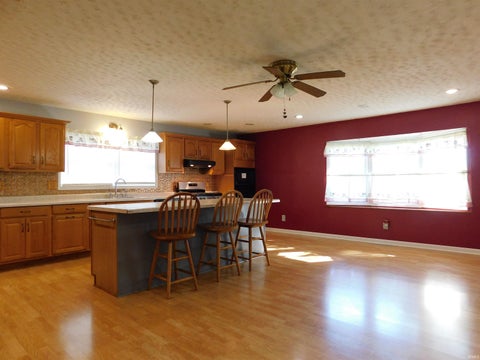 Tiny photo for 101 N Neer Dr DR, Silver Lake, IN 46982 (MLS # 202643726)