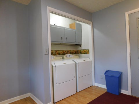 Tiny photo for 101 N Neer Dr DR, Silver Lake, IN 46982 (MLS # 202643726)