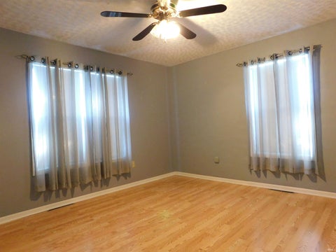 Tiny photo for 101 N Neer Dr DR, Silver Lake, IN 46982 (MLS # 202643726)