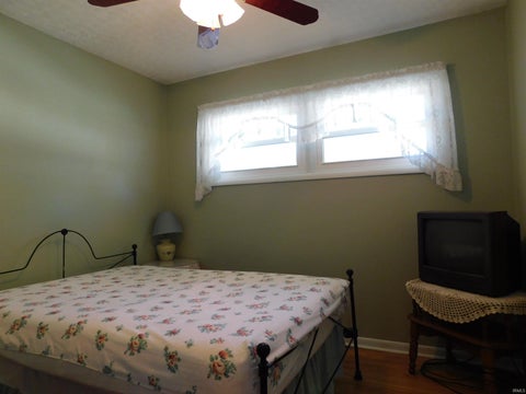 Tiny photo for 101 N Neer Dr DR, Silver Lake, IN 46982 (MLS # 202643726)