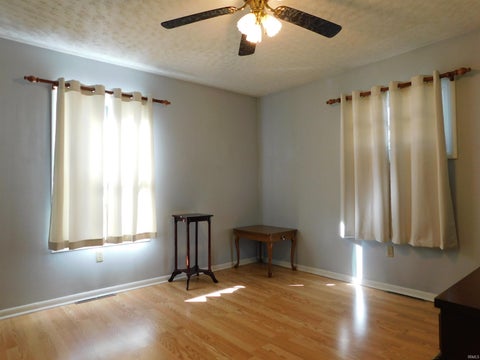 Tiny photo for 101 N Neer Dr DR, Silver Lake, IN 46982 (MLS # 202643726)