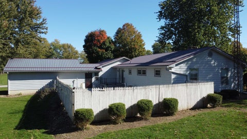 Tiny photo for 101 N Neer Dr DR, Silver Lake, IN 46982 (MLS # 202643726)