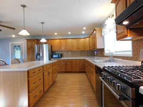 Tiny photo for 101 N Neer Dr DR, Silver Lake, IN 46982 (MLS # 202643726)