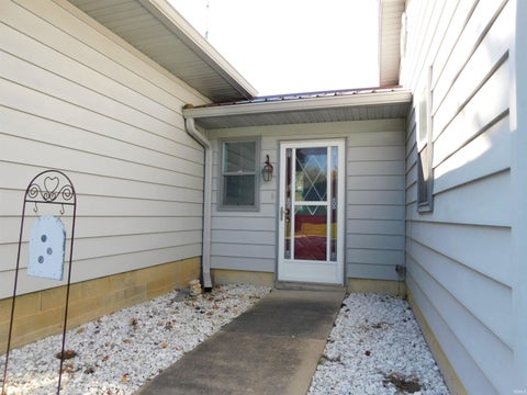 Tiny photo for 101 N Neer Dr DR, Silver Lake, IN 46982 (MLS # 202643726)