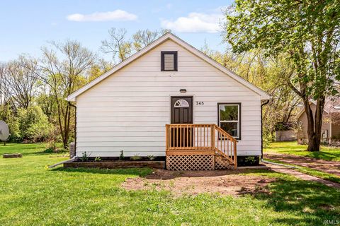 Photo of 745 E 18th Street, Mishawaka, IN 46544 (MLS # 202614722)