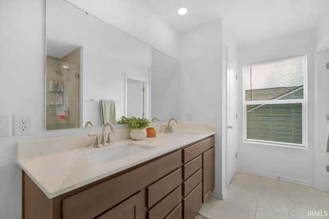 Tiny photo for 912 HIGHLAND SPRINGS Lane, Kokomo, IN 46902 (MLS # 202625921)