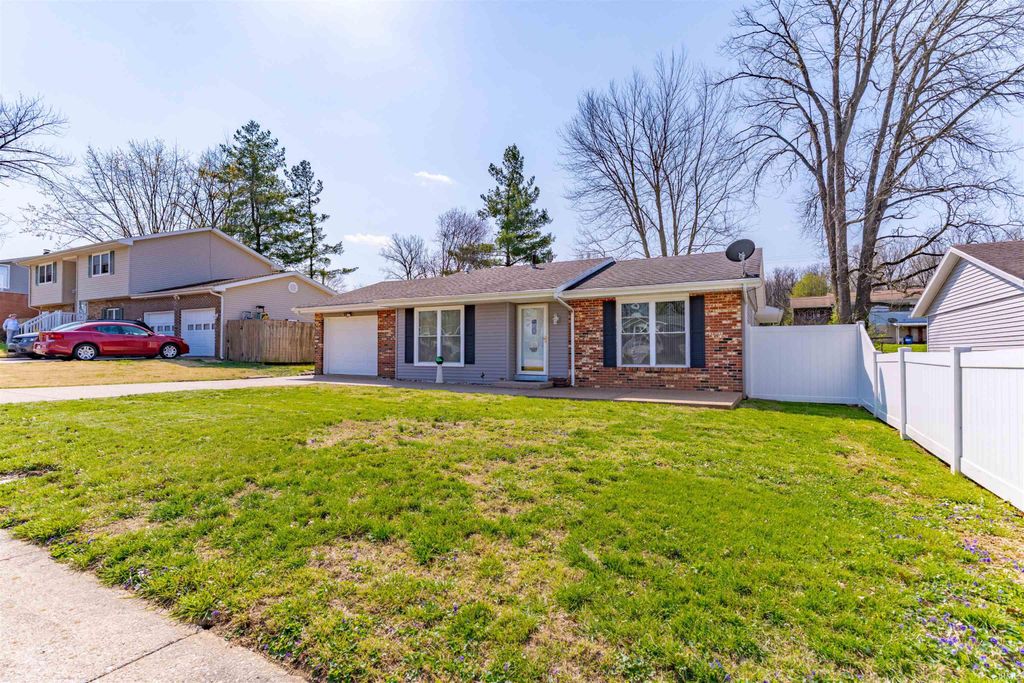 Photo of 619 Hemenway Place, Boonville, IN 47601 (MLS # 202612257)
