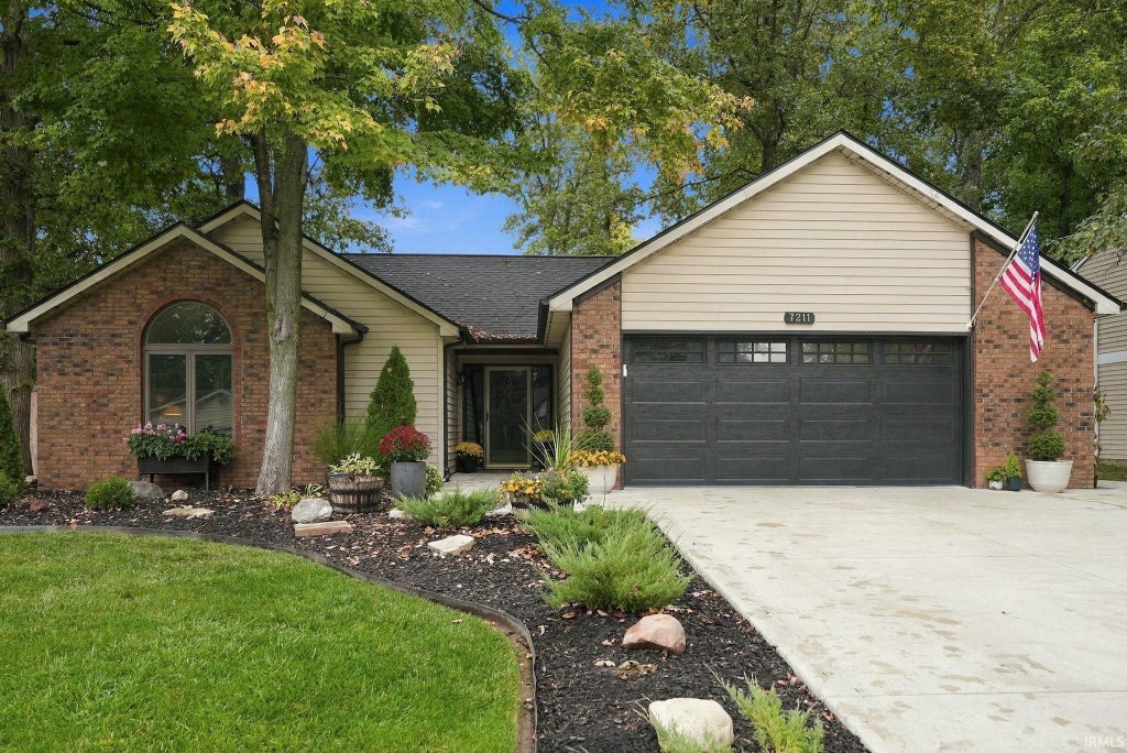 Photo of 7211 Wood Meadows Lane, Fort Wayne, IN 46835 (MLS # 202642826)