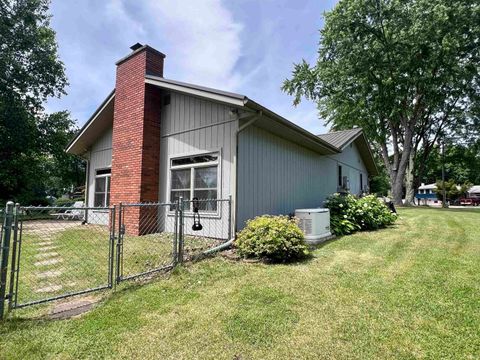 Tiny photo for 17235 Tomahawk Trail, Plymouth, IN 46563 (MLS # 202604336)