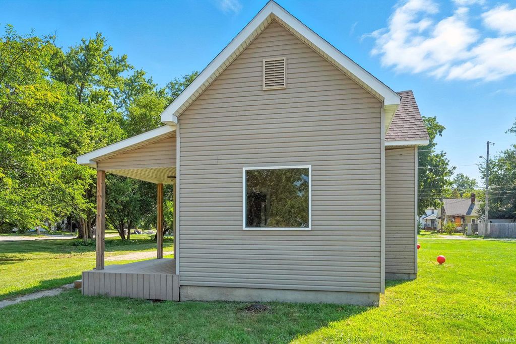 Photo of 2611 S Anthony Boulevard, Fort Wayne, IN 46803 (MLS # 202611887)