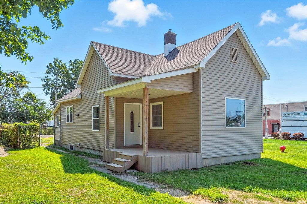 Photo of 2611 S Anthony Boulevard, Fort Wayne, IN 46803 (MLS # 202611887)