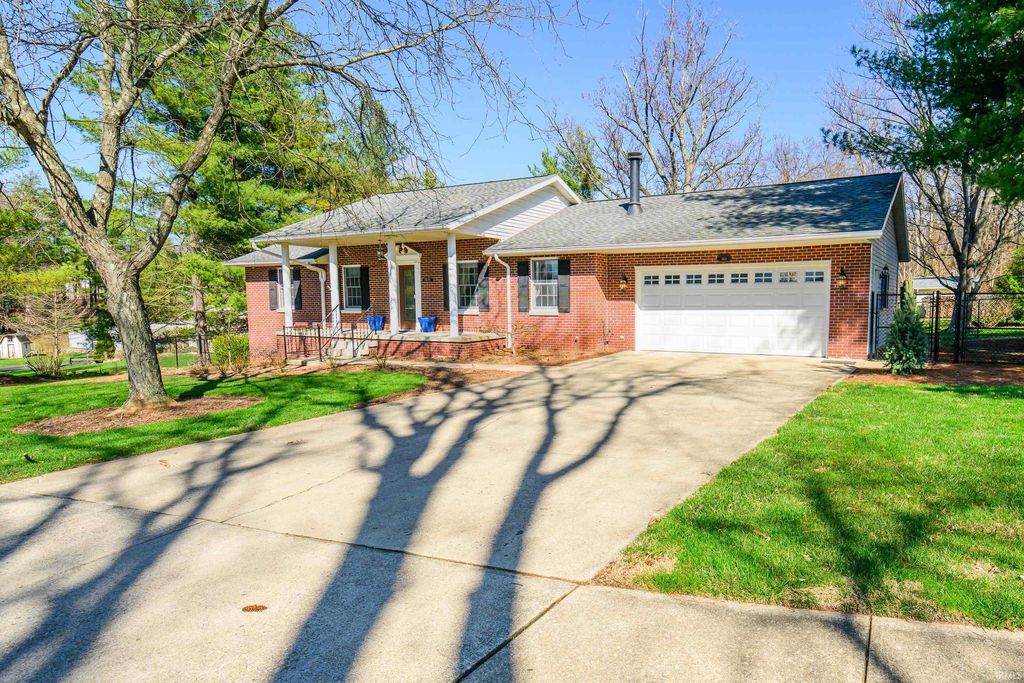 Photo of 1611 E Thornton Drive, Bloomington, IN 47401 (MLS # 202608102)