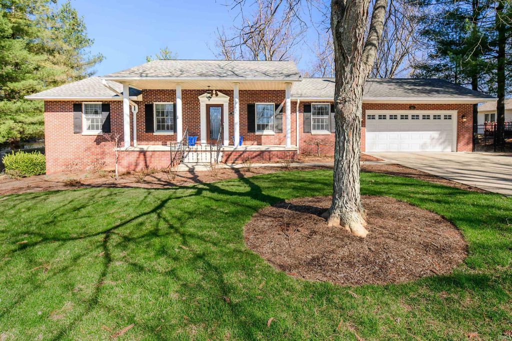 Photo of 1611 E Thornton Drive, Bloomington, IN 47401 (MLS # 202608102)