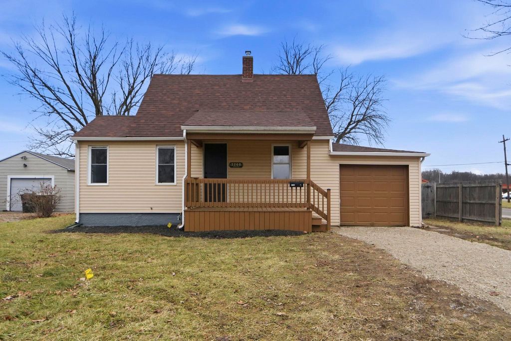 Photo of 2208 Maplewood Road, Fort Wayne, IN 46819 (MLS # 202601754)