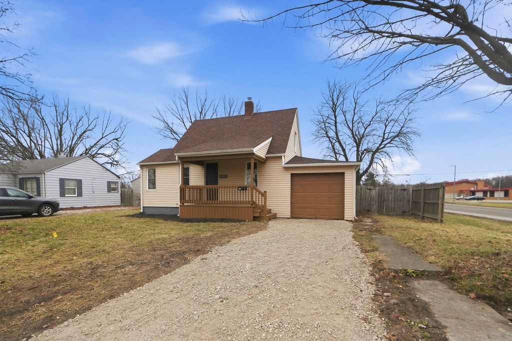 Photo of 2208 Maplewood Road, Fort Wayne, IN 46819 (MLS # 202601754)