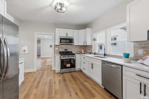 Tiny photo for 120 N Frances Street, South Bend, IN 46617 (MLS # 202628958)