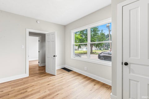 Tiny photo for 120 N Frances Street, South Bend, IN 46617 (MLS # 202628958)