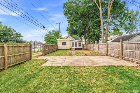 Tiny photo for 120 N Frances Street, South Bend, IN 46617 (MLS # 202628958)