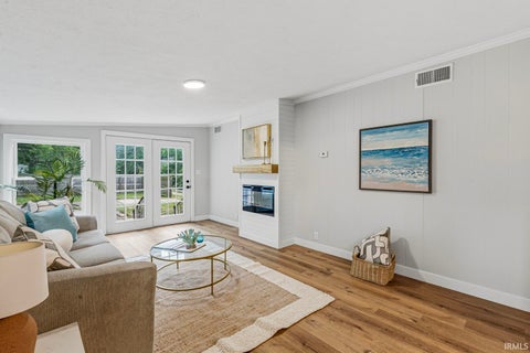 Tiny photo for 120 N Frances Street, South Bend, IN 46617 (MLS # 202628958)