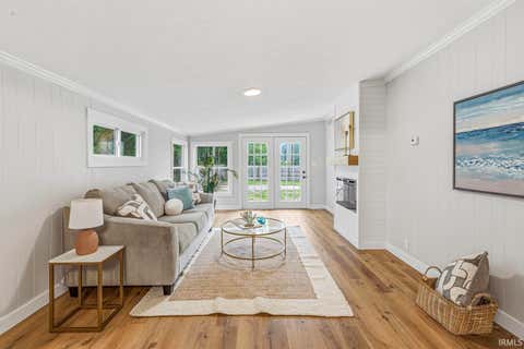 Tiny photo for 120 N Frances Street, South Bend, IN 46617 (MLS # 202628958)