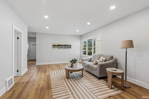 Tiny photo for 120 N Frances Street, South Bend, IN 46617 (MLS # 202628958)