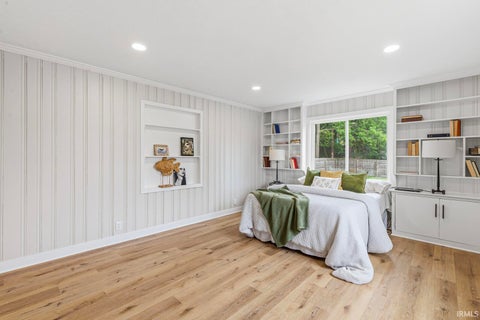 Tiny photo for 120 N Frances Street, South Bend, IN 46617 (MLS # 202628958)