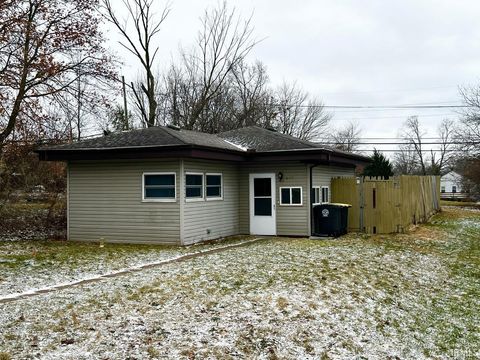 Photo of 807 Elmer Avenue, Fort Wayne, IN 46808 (MLS # 202549361)