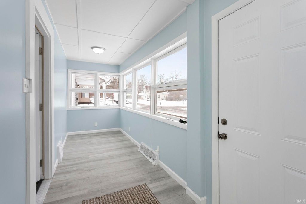 Photo of 731 W Blaine Avenue, Elkhart, IN 46516 (MLS # 202549055)