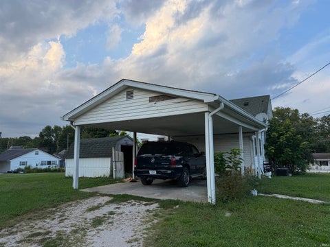 Tiny photo for 607 Lafayette Avenue, Bedford, IN 47421 (MLS # 202638791)