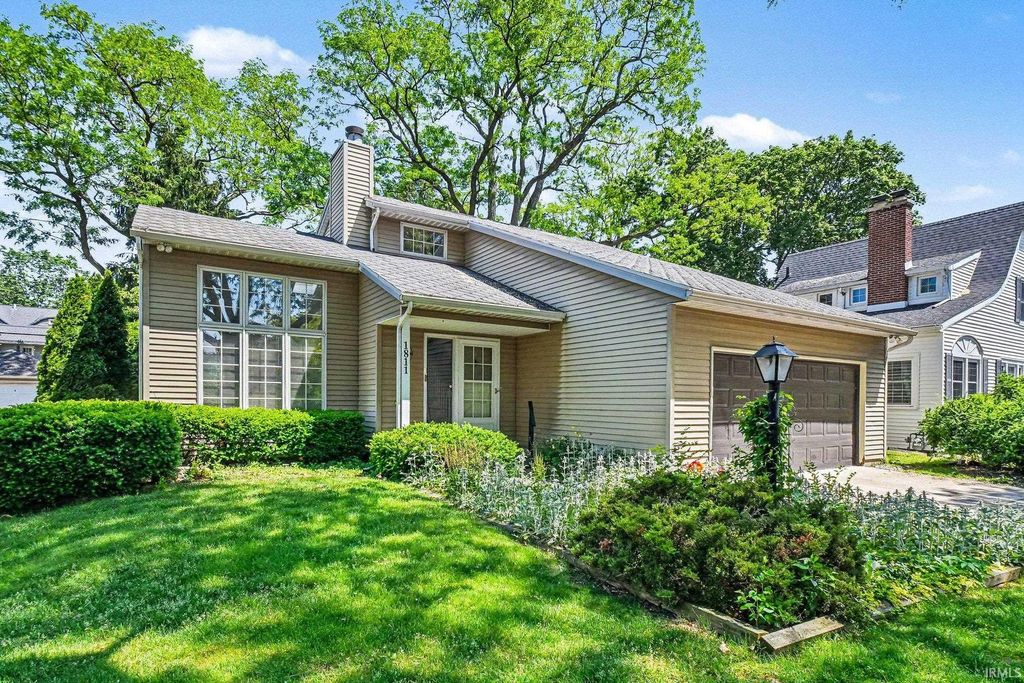 Photo of 1811 E Madison Street, South Bend, IN 46617 (MLS # 202620825)