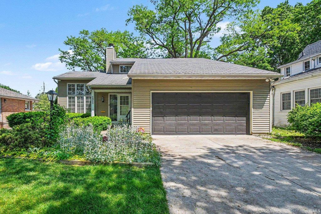 Photo of 1811 E Madison Street, South Bend, IN 46617 (MLS # 202620825)