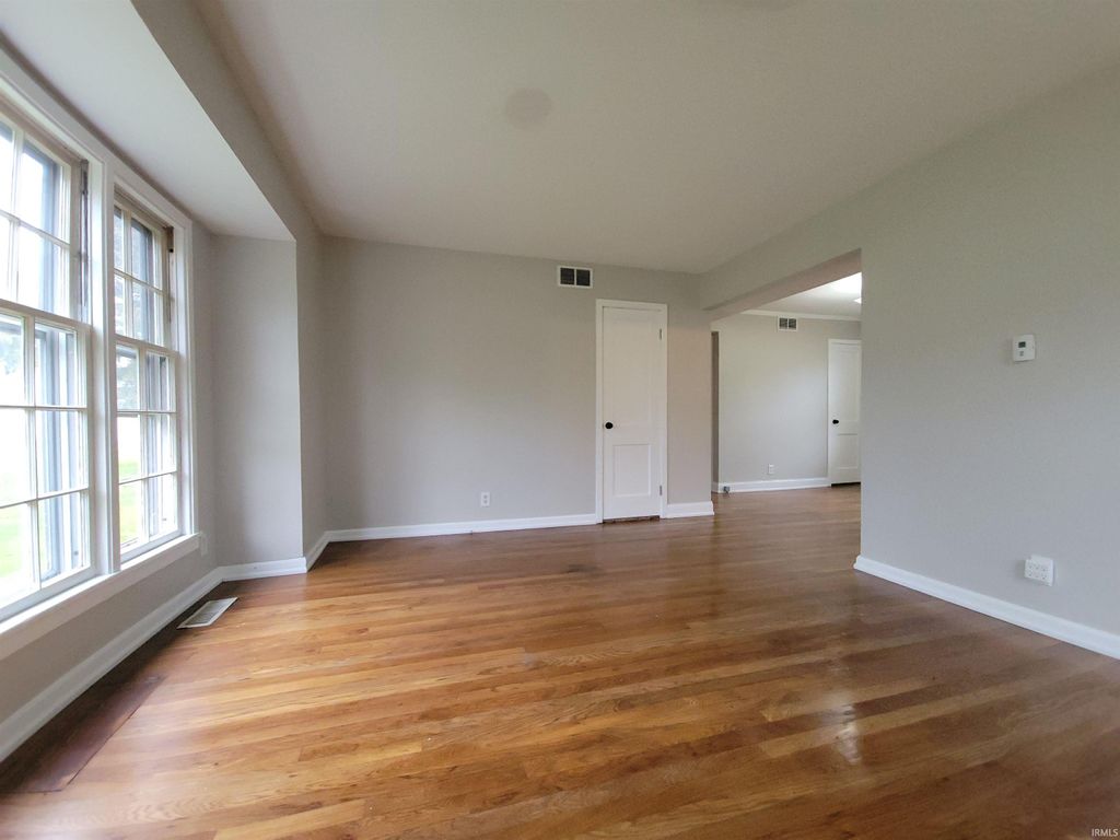 Photo of 1305 Court Street, Columbus, IN 47201 (MLS # 202615371)